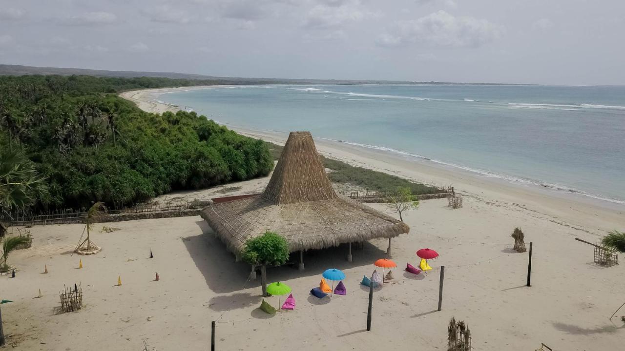 Costa Beach Resort & Club Waingapu Ngoại thất bức ảnh